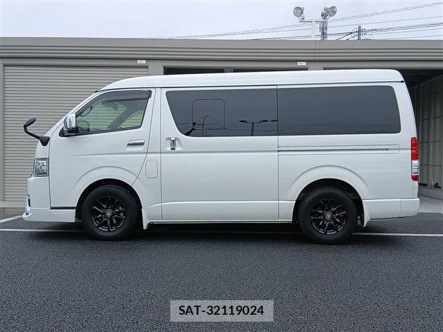 Toyota HIACE VAN 2023-03 7620870-10