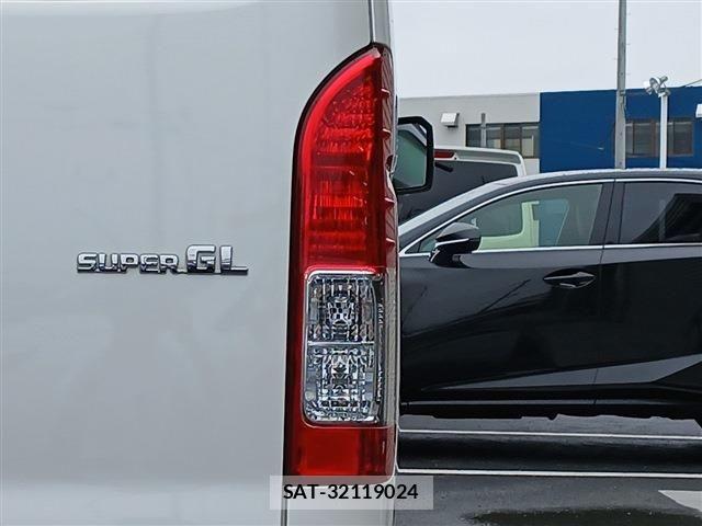 Toyota HIACE VAN 2023-03 7620870-12