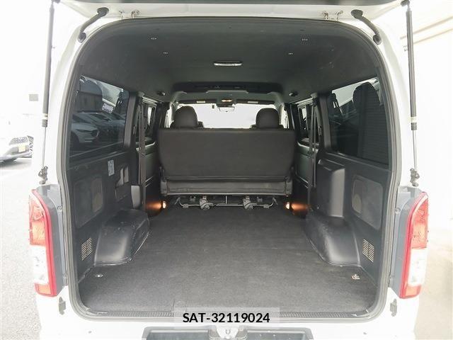 Toyota HIACE VAN 2023-03 7620870-16