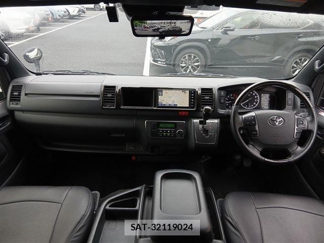 Toyota HIACE VAN 2023-03 7620870-17