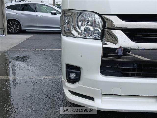 Toyota HIACE VAN 2023-03 7620870-24