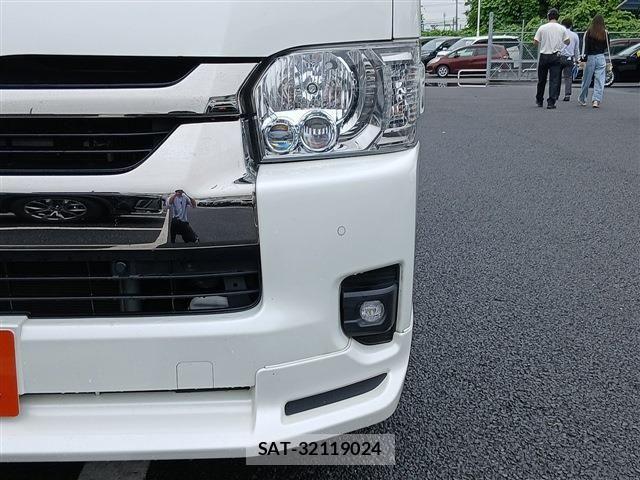 Toyota HIACE VAN 2023-03 7620870-25