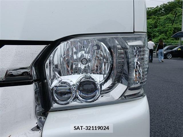 Toyota HIACE VAN 2023-03 7620870-26