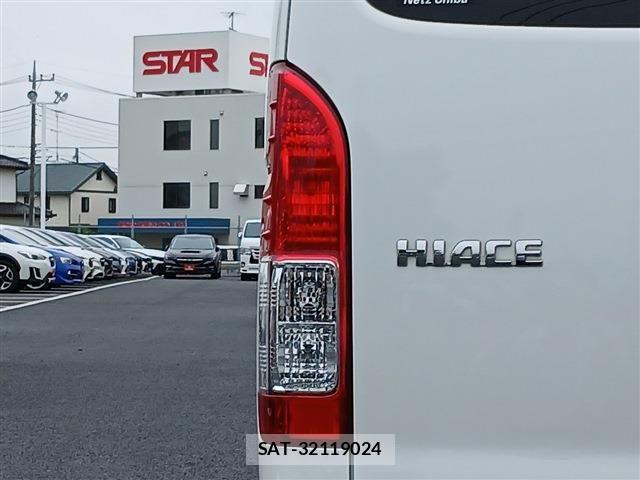 Toyota HIACE VAN 2023-03 7620870-27