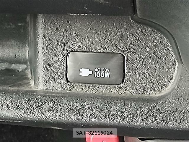 Toyota HIACE VAN 2023-03 7620870-6