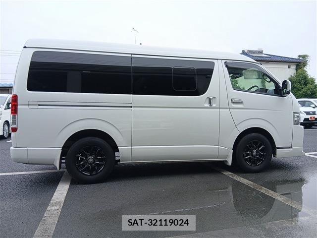 Toyota HIACE VAN 2023-03 7620870-8