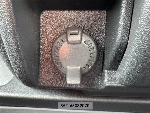 Toyota HIACE VAN 2023-09 7620868-28
