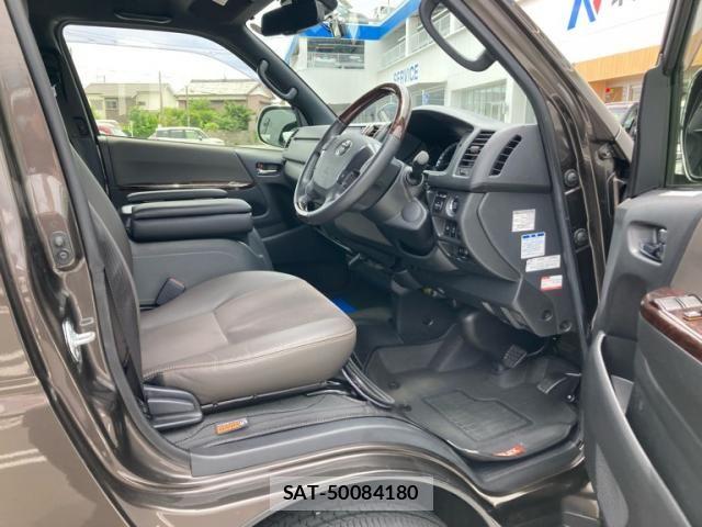 Toyota HIACE VAN 2019-08 7620853-15