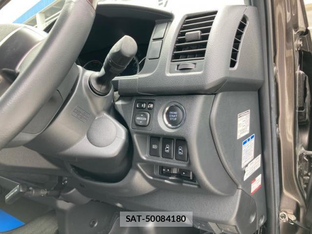 Toyota HIACE VAN 2019-08 7620853-16