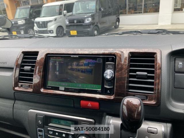 Toyota HIACE VAN 2019-08 7620853-22