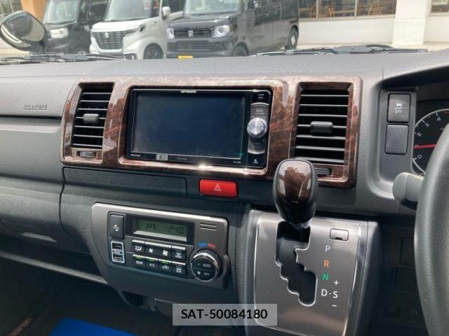 Toyota HIACE VAN 2019-08 7620853-24