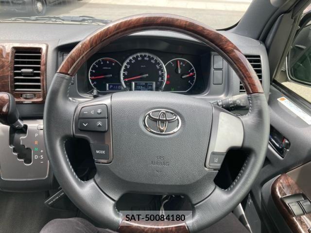 Toyota HIACE VAN 2019-08 7620853-25
