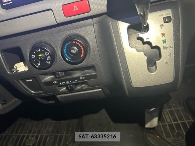 Toyota HIACE VAN 2011-06 7620885-17