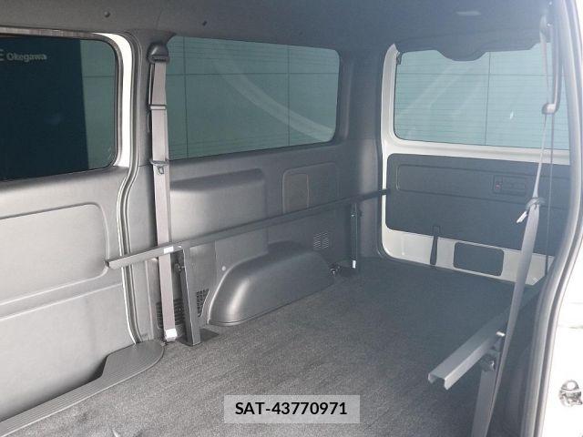Toyota HIACE VAN 2025-01 7620845-12