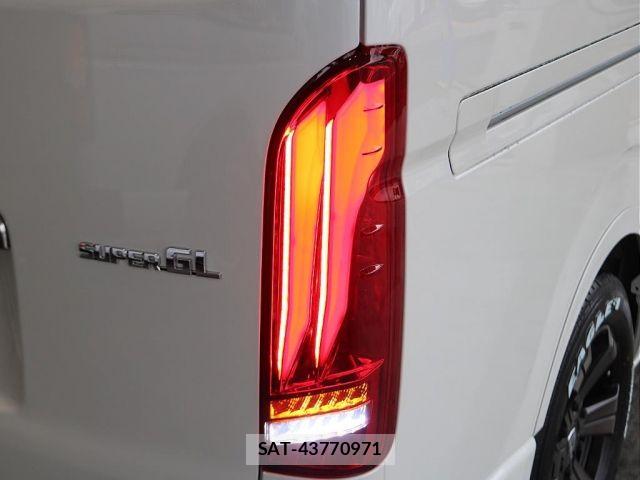 Toyota HIACE VAN 2025-01 7620845-17