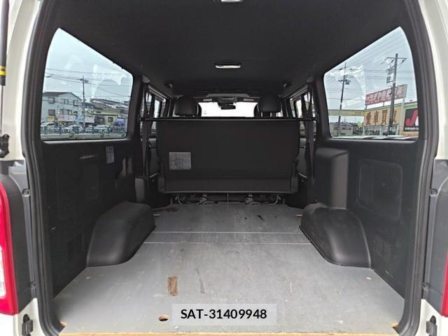 Toyota HIACE VAN 2025-03 7620852-24