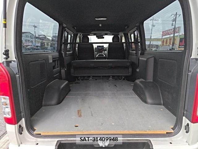 Toyota HIACE VAN 2025-03 7620852-25
