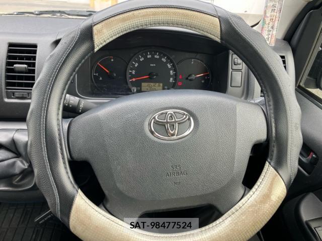 Toyota HIACE VAN 2019-08 7620877-20