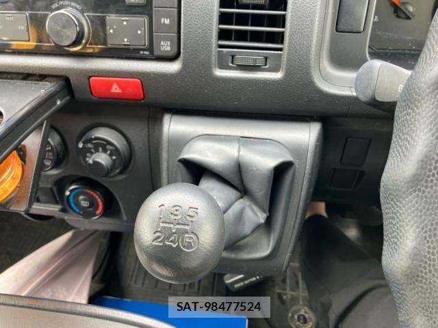 Toyota HIACE VAN 2019-08 7620877-24