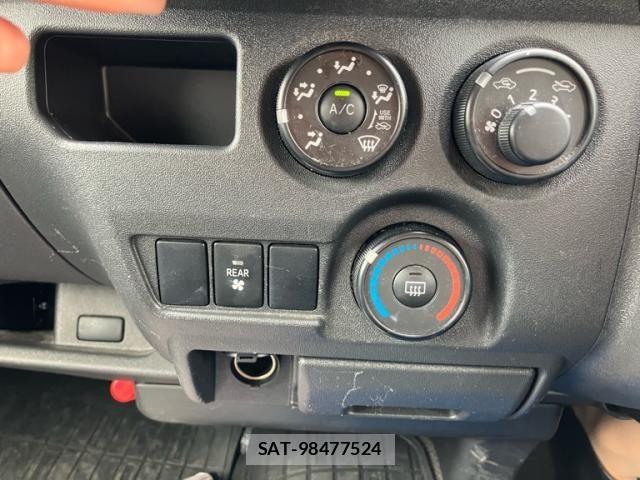 Toyota HIACE VAN 2019-08 7620877-25