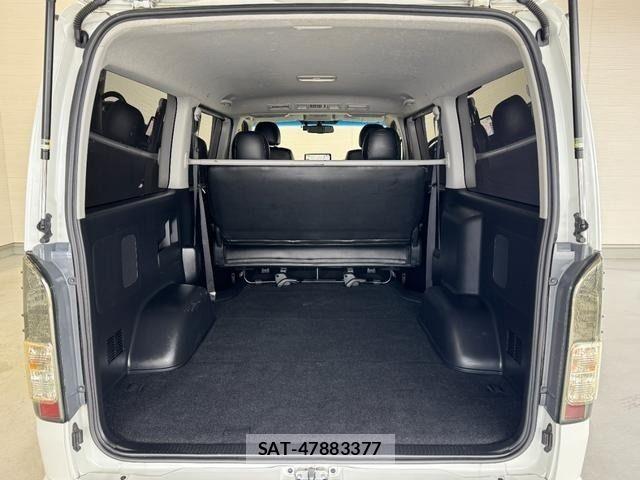 Toyota HIACE VAN 2017-06 7620872-10