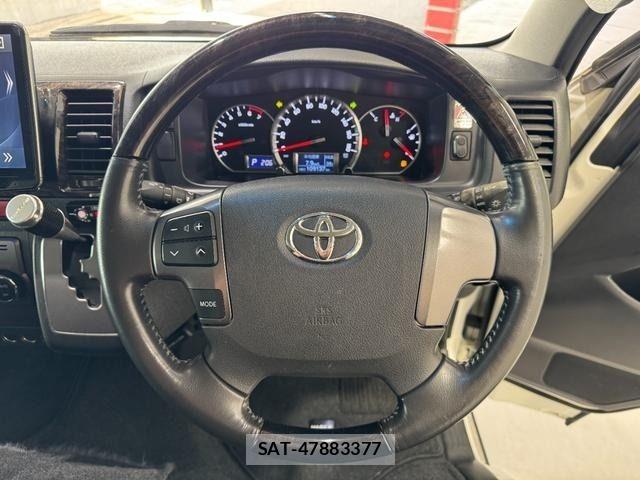 Toyota HIACE VAN 2017-06 7620872-11