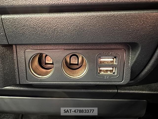 Toyota HIACE VAN 2017-06 7620872-21