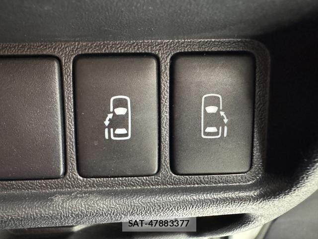 Toyota HIACE VAN 2017-06 7620872-22