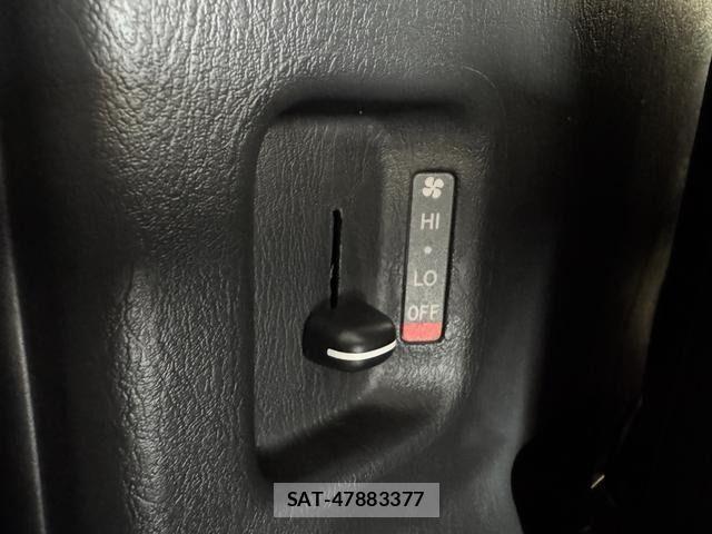 Toyota HIACE VAN 2017-06 7620872-26