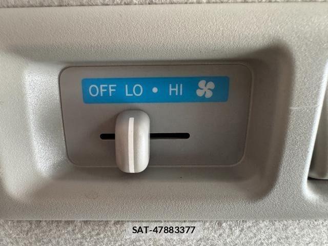 Toyota HIACE VAN 2017-06 7620872-27
