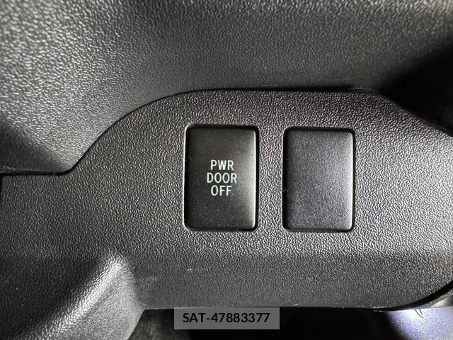 Toyota HIACE VAN 2017-06 7620872-28