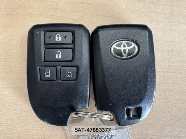 Toyota HIACE VAN 2017-06 7620872-29