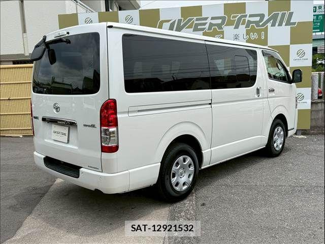 Toyota HIACE VAN 2022-03 7620871-11
