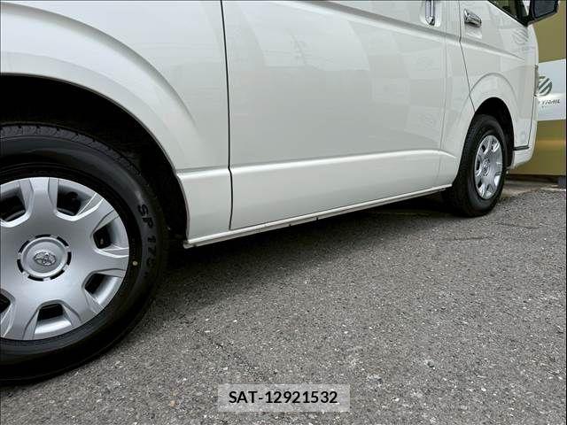 Toyota HIACE VAN 2022-03 7620871-12