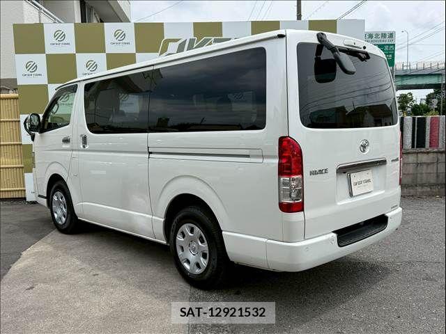 Toyota HIACE VAN 2022-03 7620871-13
