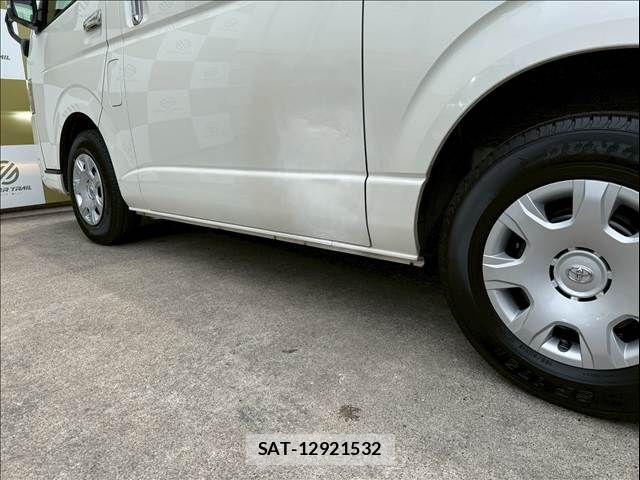 Toyota HIACE VAN 2022-03 7620871-14