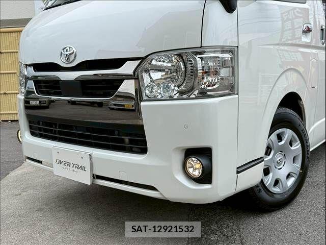 Toyota HIACE VAN 2022-03 7620871-16