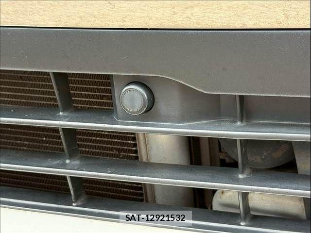 Toyota HIACE VAN 2022-03 7620871-18
