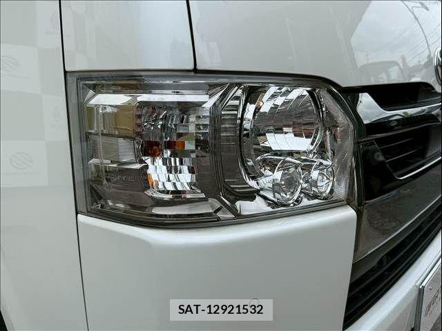 Toyota HIACE VAN 2022-03 7620871-19