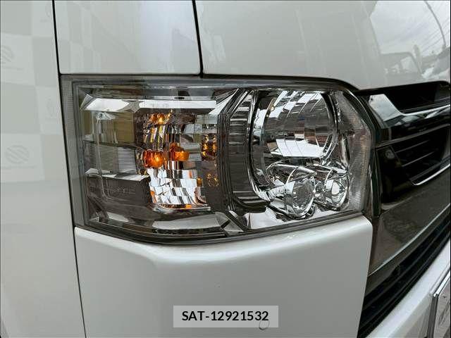 Toyota HIACE VAN 2022-03 7620871-20