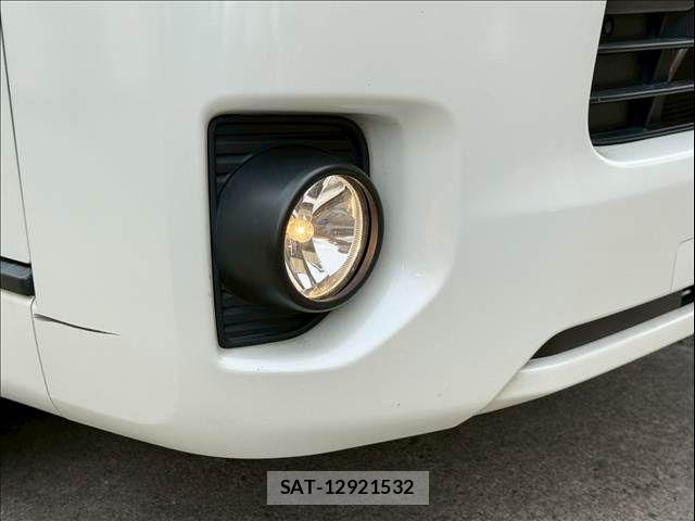 Toyota HIACE VAN 2022-03 7620871-21