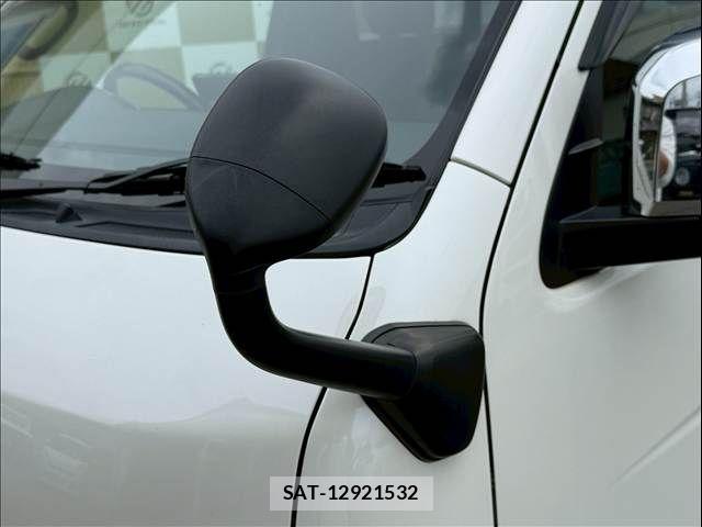 Toyota HIACE VAN 2022-03 7620871-22