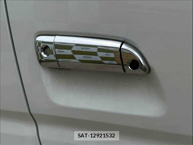 Toyota HIACE VAN 2022-03 7620871-25