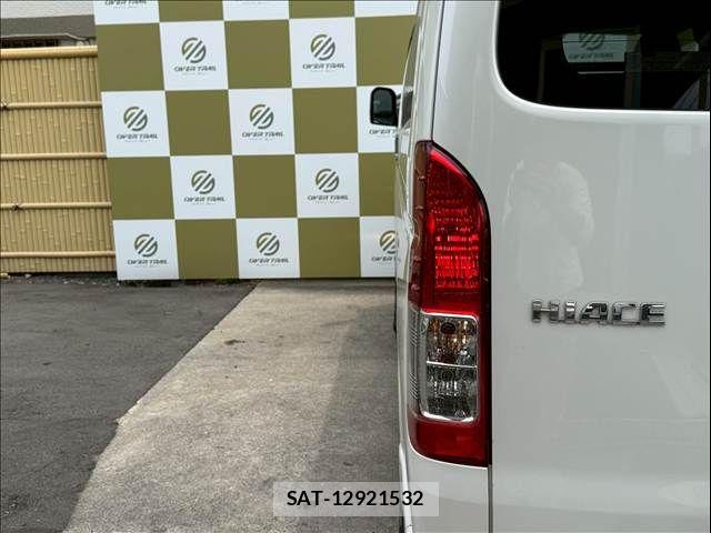 Toyota HIACE VAN 2022-03 7620871-29