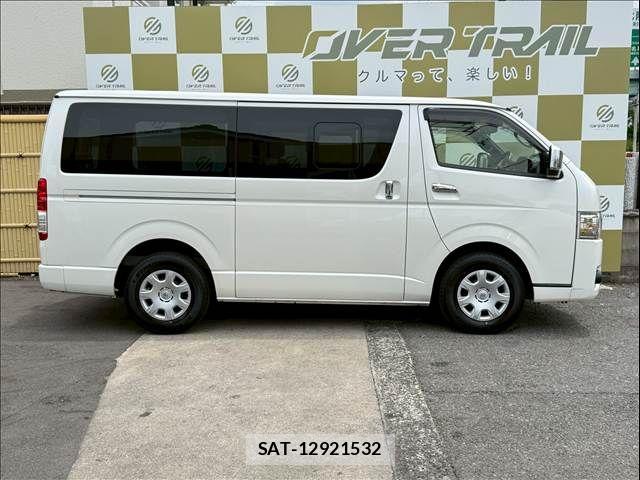 Toyota HIACE VAN 2022-03 7620871-7