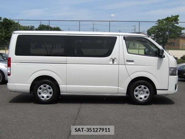 Toyota HIACE VAN 2023-05 7620858-26