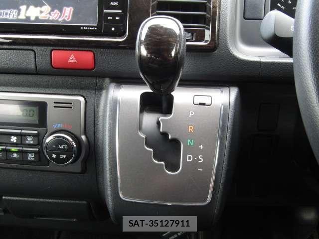 Toyota HIACE VAN 2023-05 7620858-8