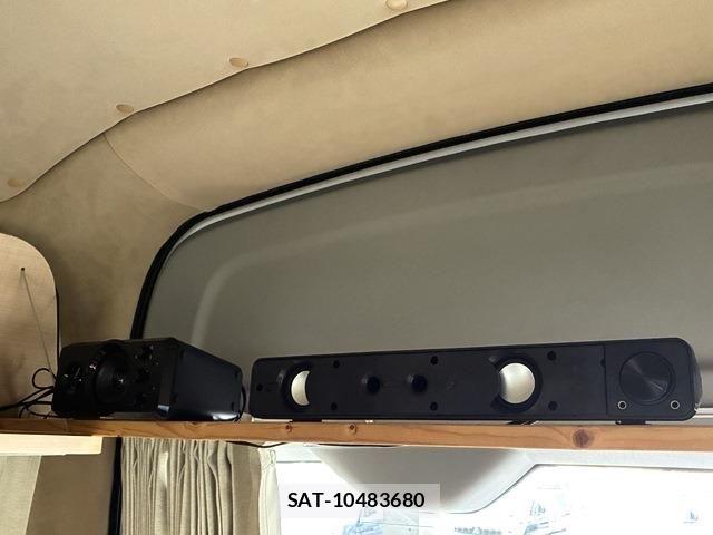 Toyota HIACE VAN 2021-05 7620846-20