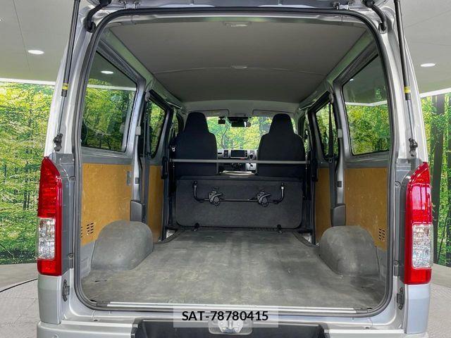 Toyota HIACE VAN 2022-10 7620869-9
