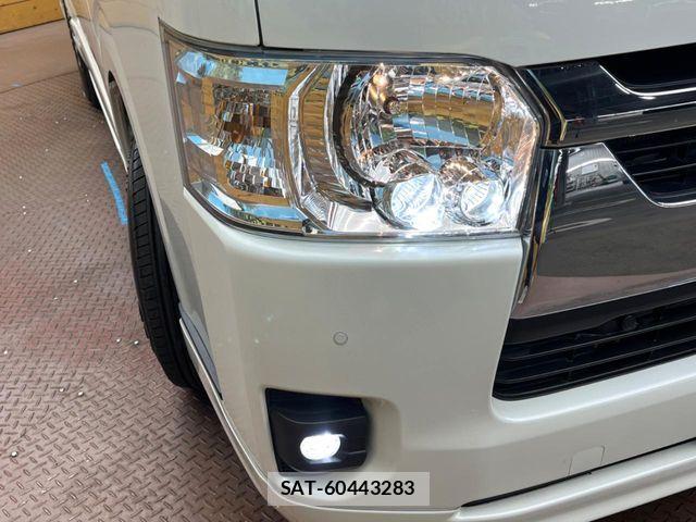 Toyota HIACE VAN 2023-10 7620855-11